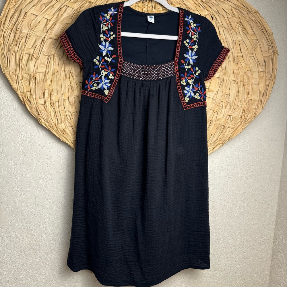 Old Navy embroidered dress